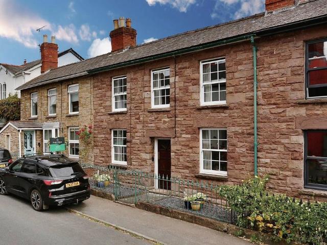 3 bedroom terraced house for sale