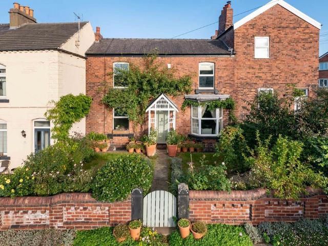 3 bedroom terraced house for sale