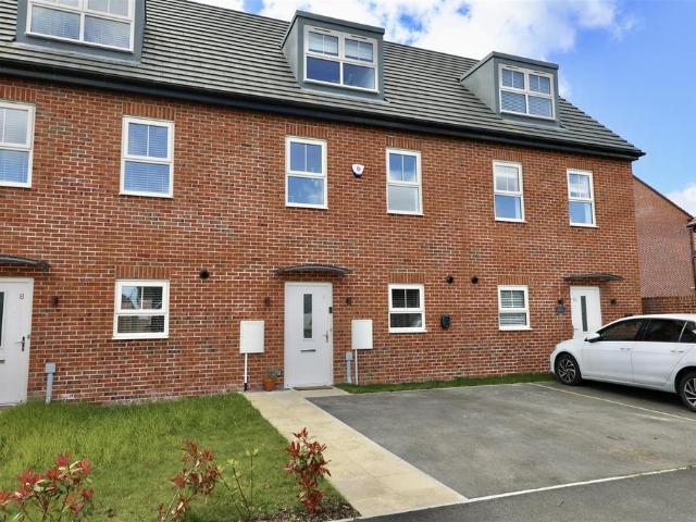3 bedroom terraced house for sale