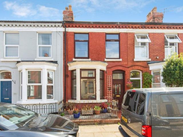 3 bedroom terraced house for sale