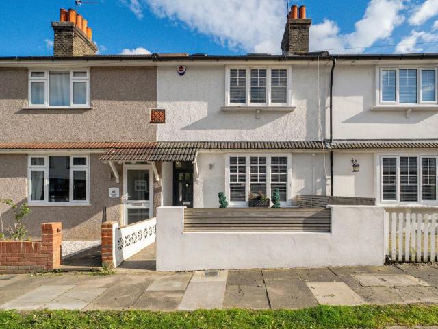 3 bedroom terraced house for sale
