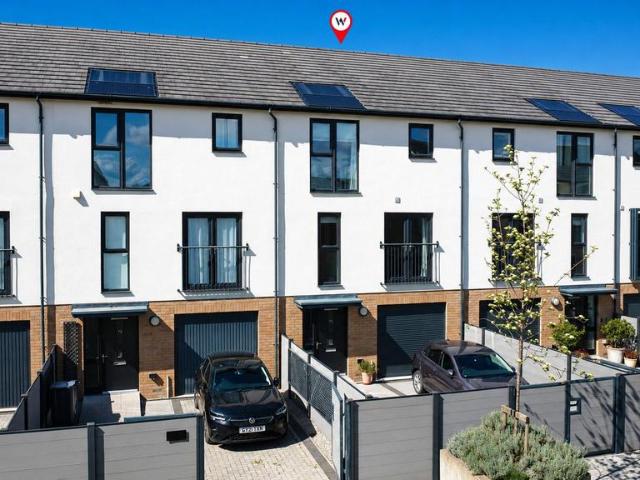 3 bedroom terraced house for sale