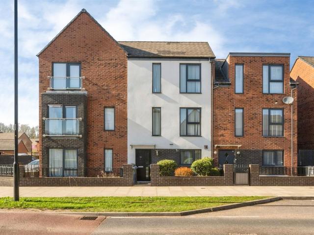 3 bedroom terraced house for sale
