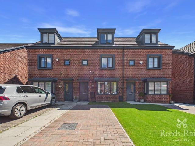 3 bedroom terraced house for sale