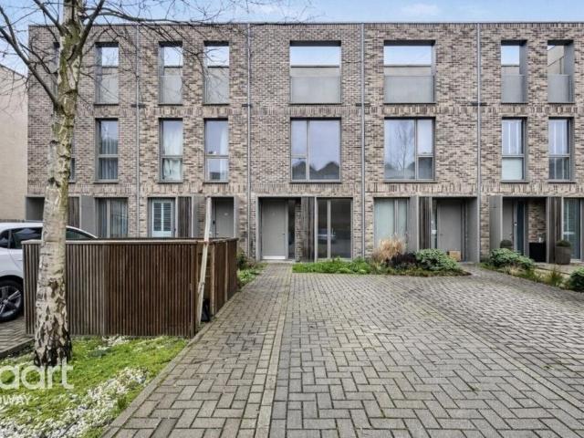 3 bedroom terraced house for sale