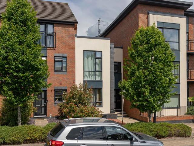 3 bedroom terraced house for sale