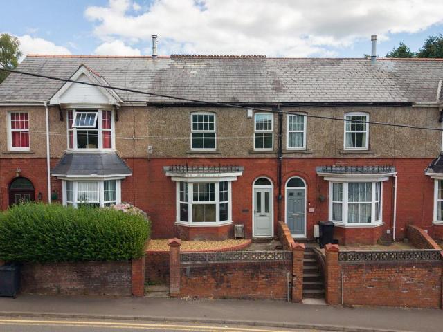 3 bedroom terraced house for sale