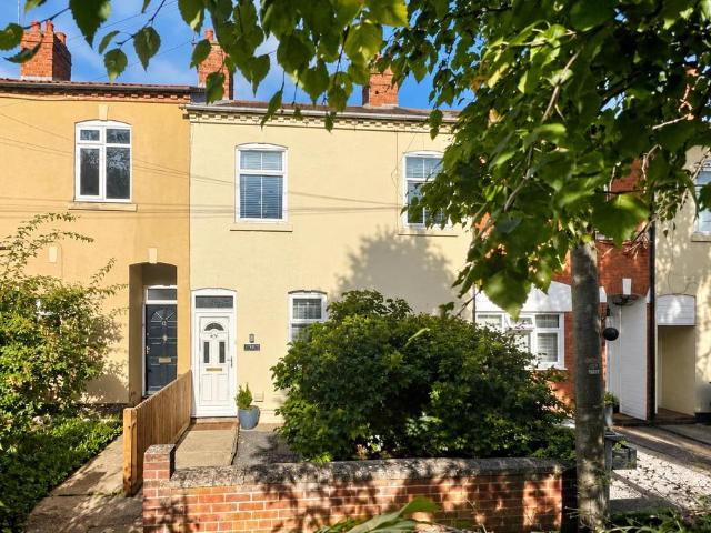 3 bedroom terraced house for sale