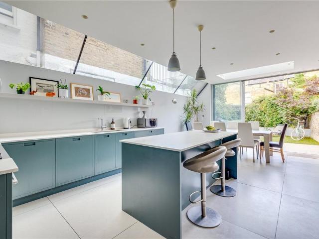 4 bedroom terraced house for sale