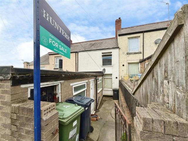 3 bedroom terraced house for sale