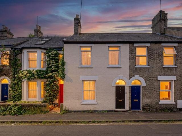 3 bedroom terraced house for sale