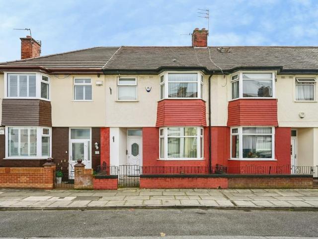 3 bedroom terraced house for sale