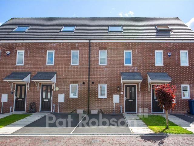 3 bedroom terraced house for sale