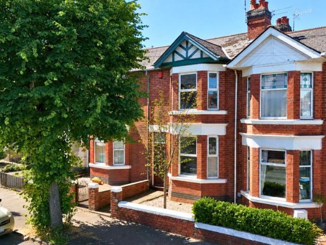 3 bedroom terraced house for sale