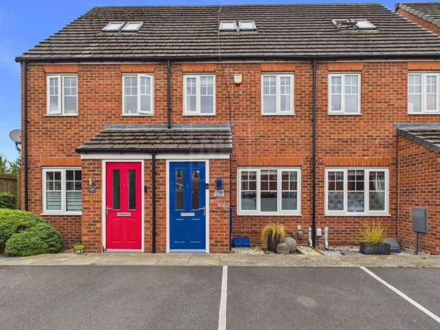 3 bedroom terraced house for sale