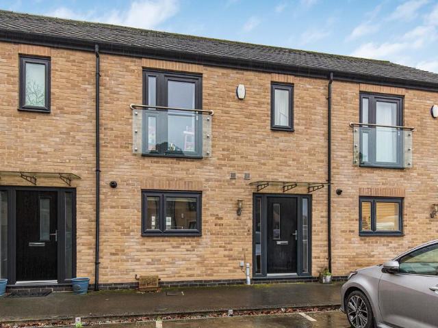 3 bedroom terraced house for sale