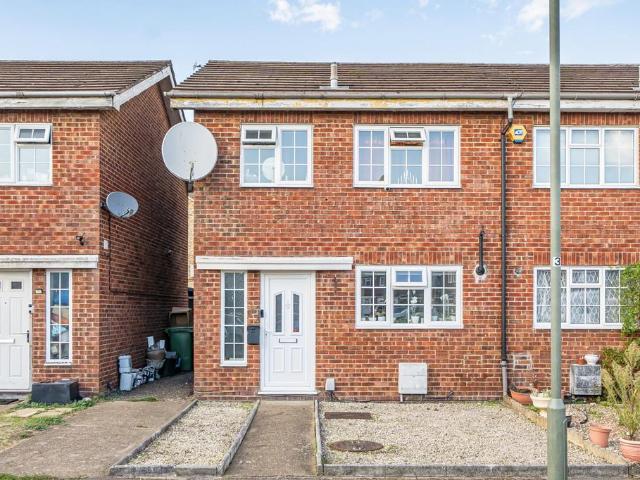 3 bedroom end of terrace house for sale