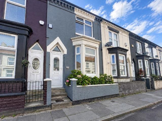 3 bedroom terraced house for sale
