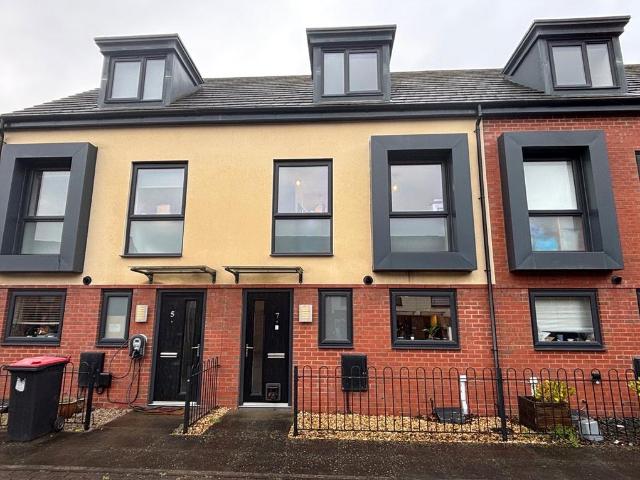 3 bedroom terraced house for sale