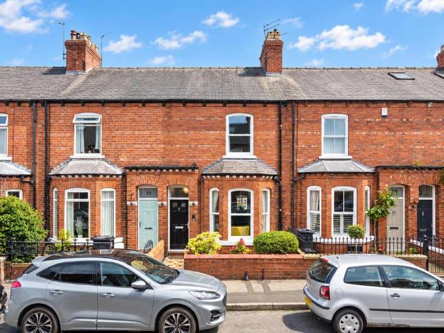3 bedroom terraced house for sale