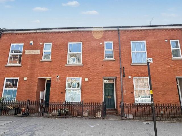 3 bedroom terraced house for sale