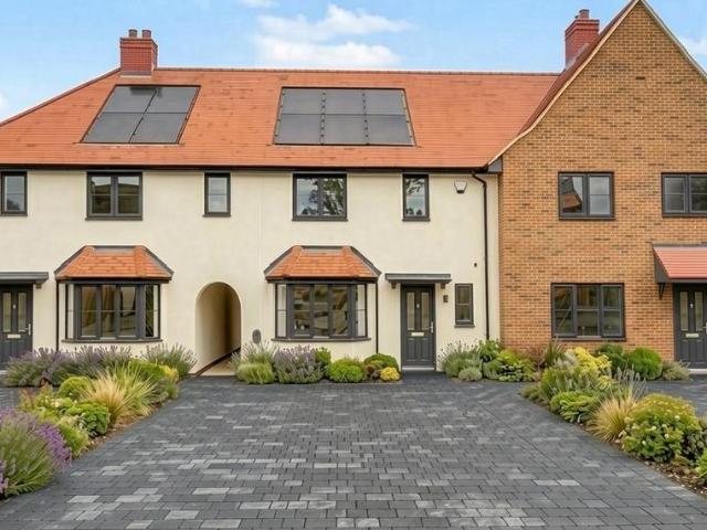 3 bedroom terraced house for sale