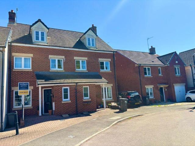 3 bedroom terraced house for sale