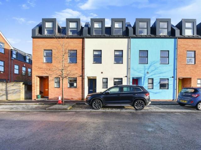 3 bedroom terraced house for sale