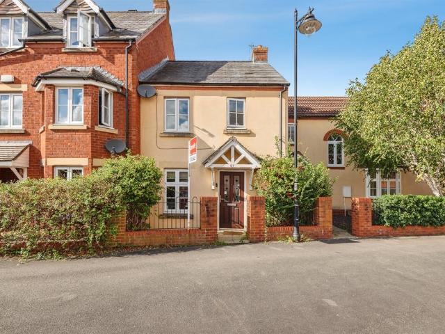 3 bedroom terraced house for sale
