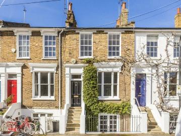 Wendell Park, London, Greater London - Fireplace