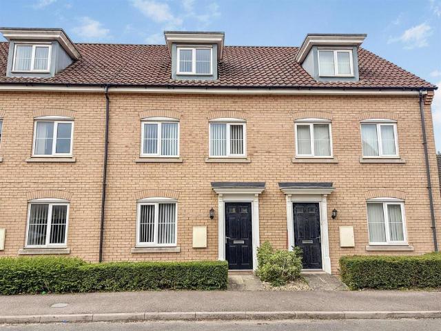 3 bedroom terraced house for sale
