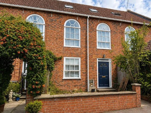 3 bedroom terraced house for sale