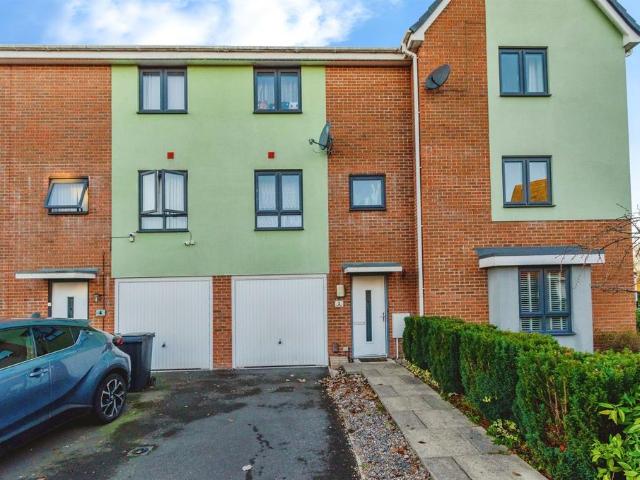 3 bedroom terraced house for sale