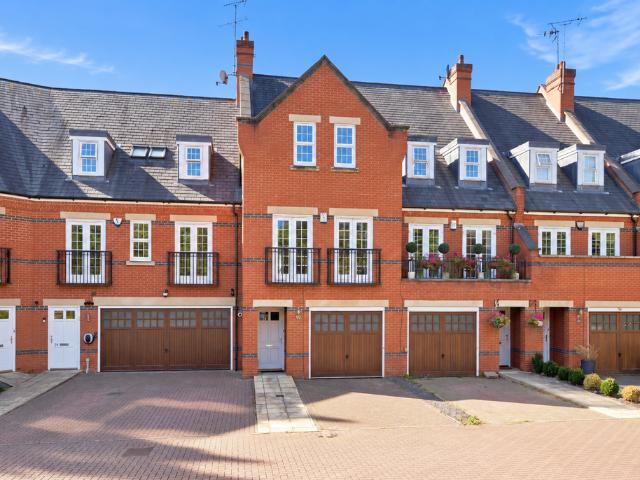 3 bedroom terraced house for sale