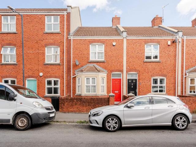 3 bedroom terraced house for sale