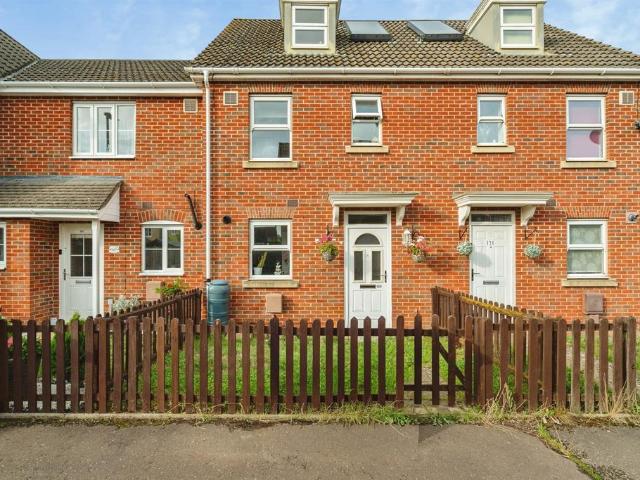 3 bedroom terraced house for sale
