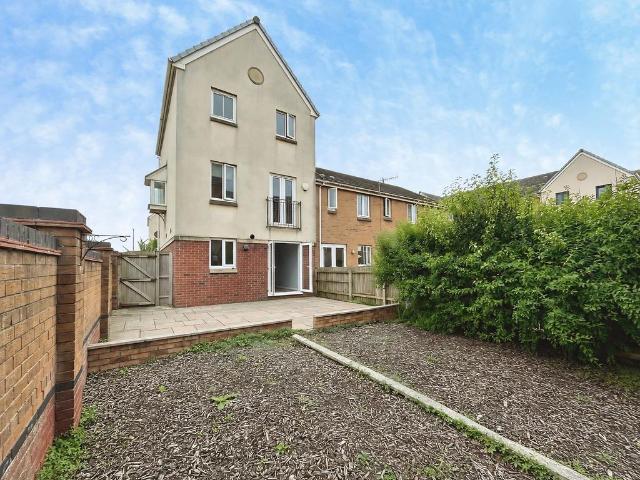 3 bedroom terraced house for sale