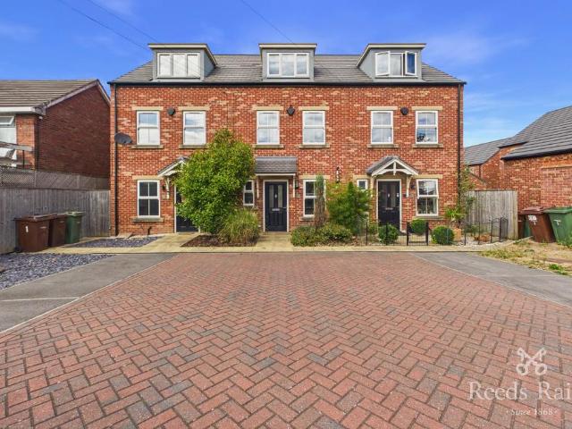 3 bedroom terraced house for sale