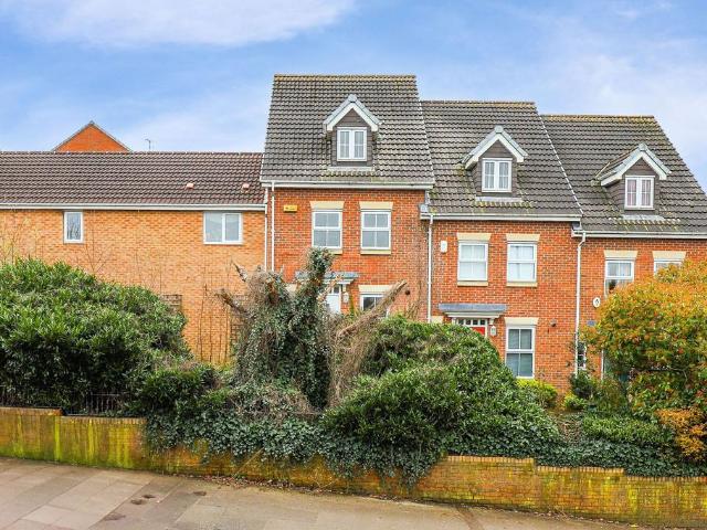 3 bedroom terraced house for sale