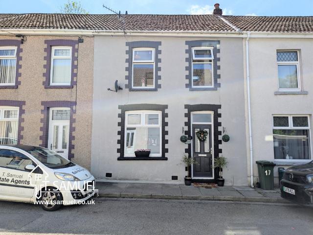 3 bedroom terraced house for sale