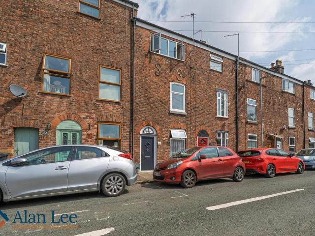 3 bedroom terraced house for sale