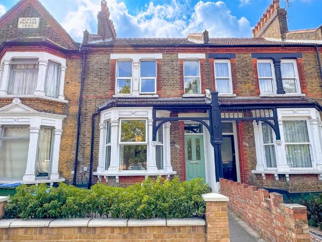 3 bedroom terraced house for sale