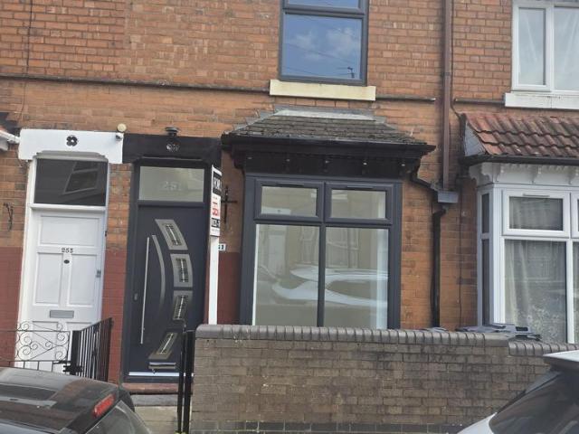 3 bedroom terraced house for sale