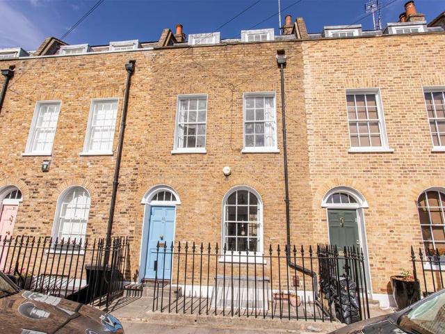 3 bedroom terraced house for sale