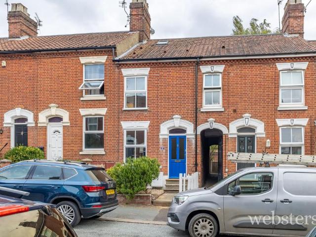3 bedroom terraced house for sale
