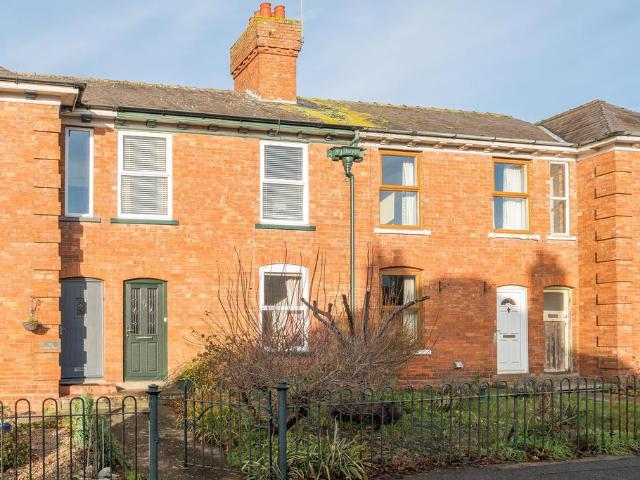 3 bedroom terraced house for sale