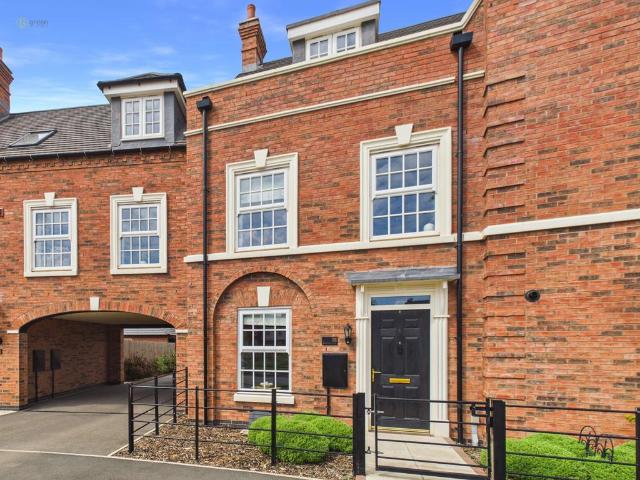 3 bedroom terraced house for sale