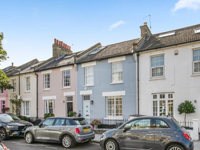 3 bedroom terraced house for sale