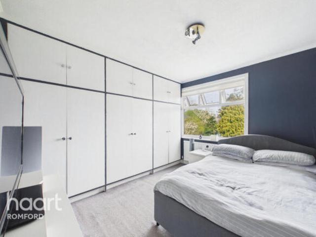 3 bedroom terraced house for sale in Crow Lane, Romford, RM7 0HJ, RM7