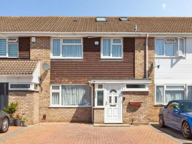 3 bedroom terraced house for sale in Goodman Park, Slough, SL2